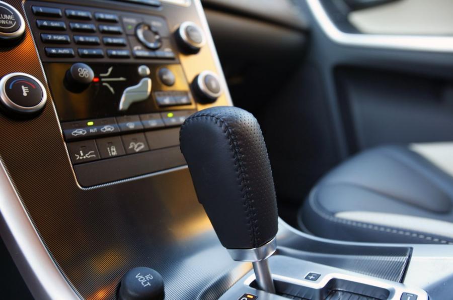  Volvo XC60 R-Design 2011 года  (фото 13 из 32)